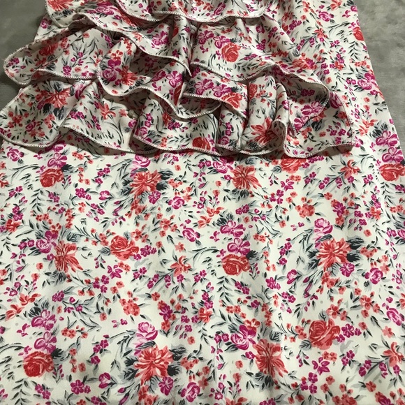 Queen Esther Floral Print Tank Top Cami Blouse
Size Small 4 - 6
100% Polyester - Picture 12 of 13